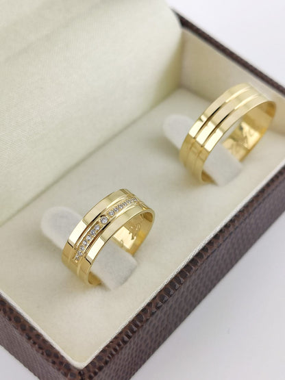 Aliança Reta em Ouro com Frisos e Diamantes 6mm