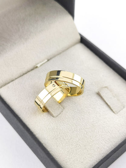 Aliança Reta com Friso e Diamante em Ouro 5mm