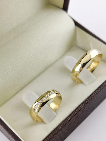 Aliança Meia Cana Tradicional em Ouro com Diamantes 4.5mm