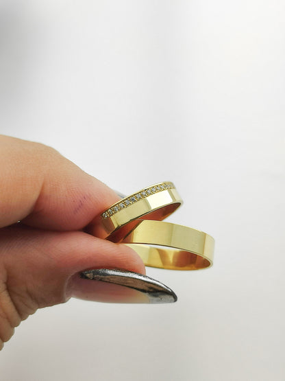 Aliança de Casamento Reta em Ouro com Diamantes 4mm