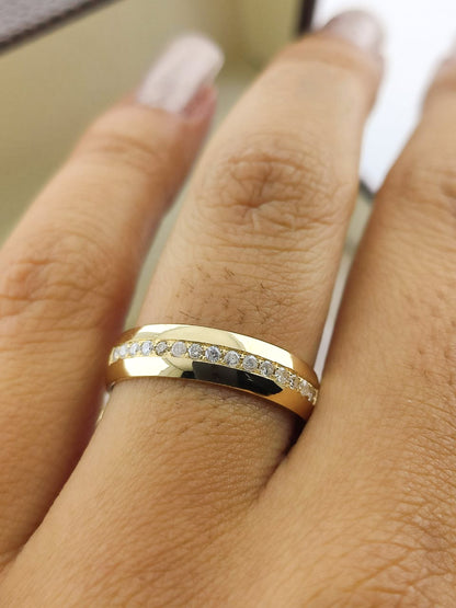 Aliança Meia Cana Tradicional em Ouro com Diamantes 4.5mm