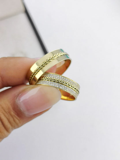 Aliança Reta em Ouro Fio Torcido com Diamantes 6mm