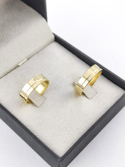 Aliança Reta com Friso e Diamante em Ouro 5mm