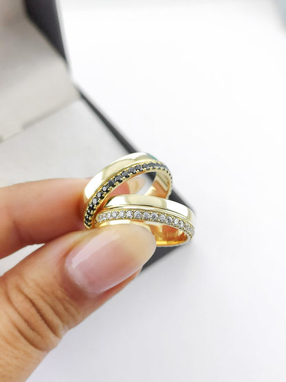 Aliança Meia Cana em Ouro Cravejada com Diamante  5mm