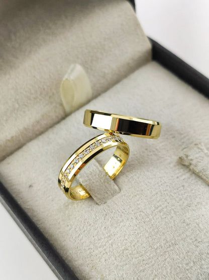 Aliança Reta Chanfrada em Ouro com Diamantes 4mm