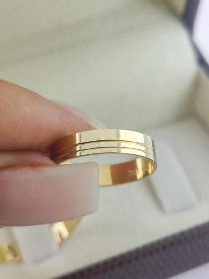 Aliança Reta em Ouro Polida com Frisos 4mm
